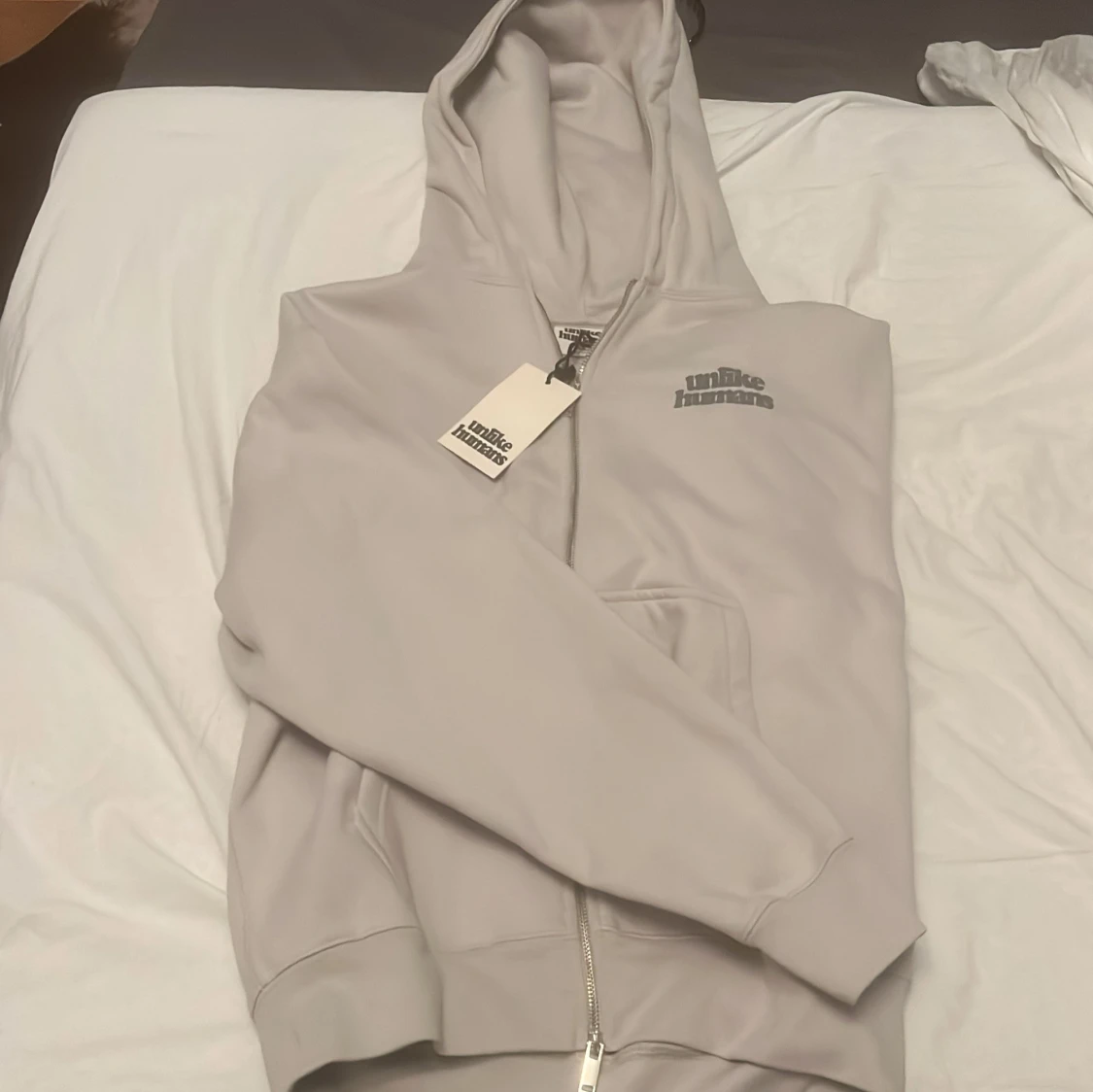 Unlike Human hoodie och byxor set—pris kan diskuteras - 1