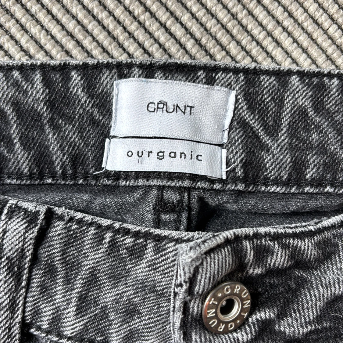 Grunt - Grå jeans från GRUNT ourganic - 1