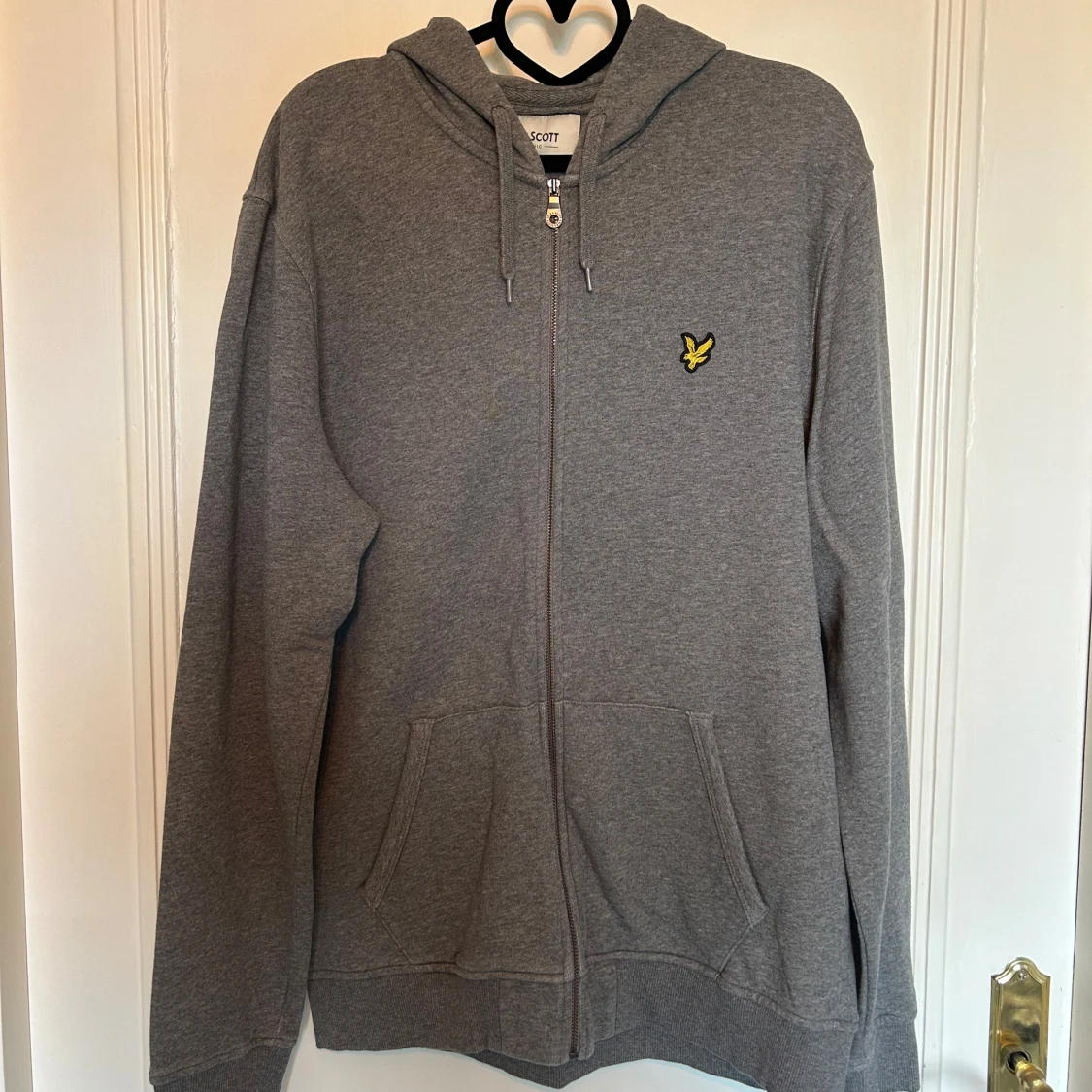 Grå hoodie från Lyle & Scott