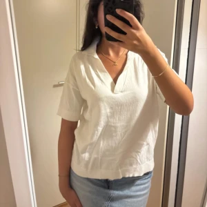 Vit tröja  - Endast använt fåtals gånger!