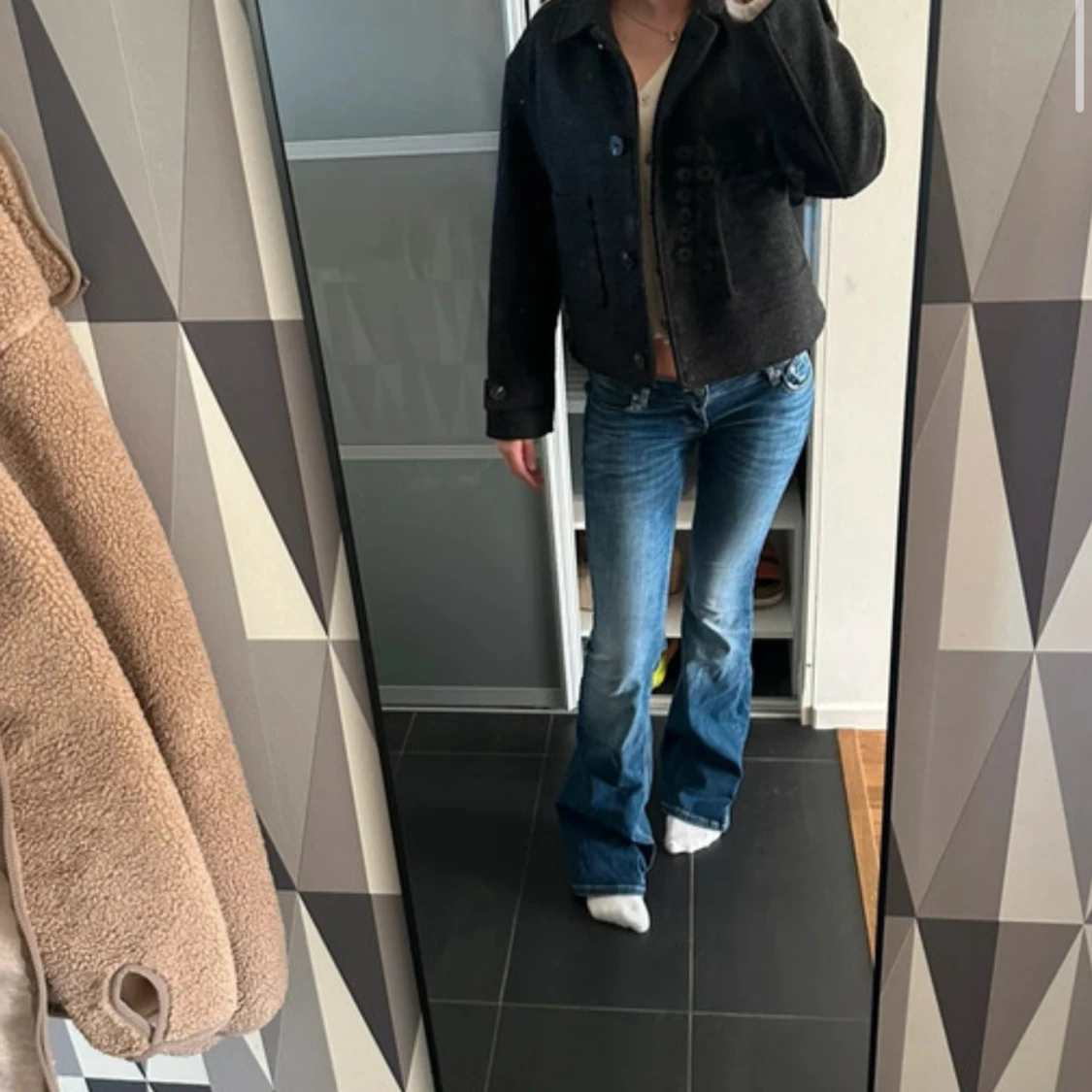 Svart ulljacka med knappar - 1