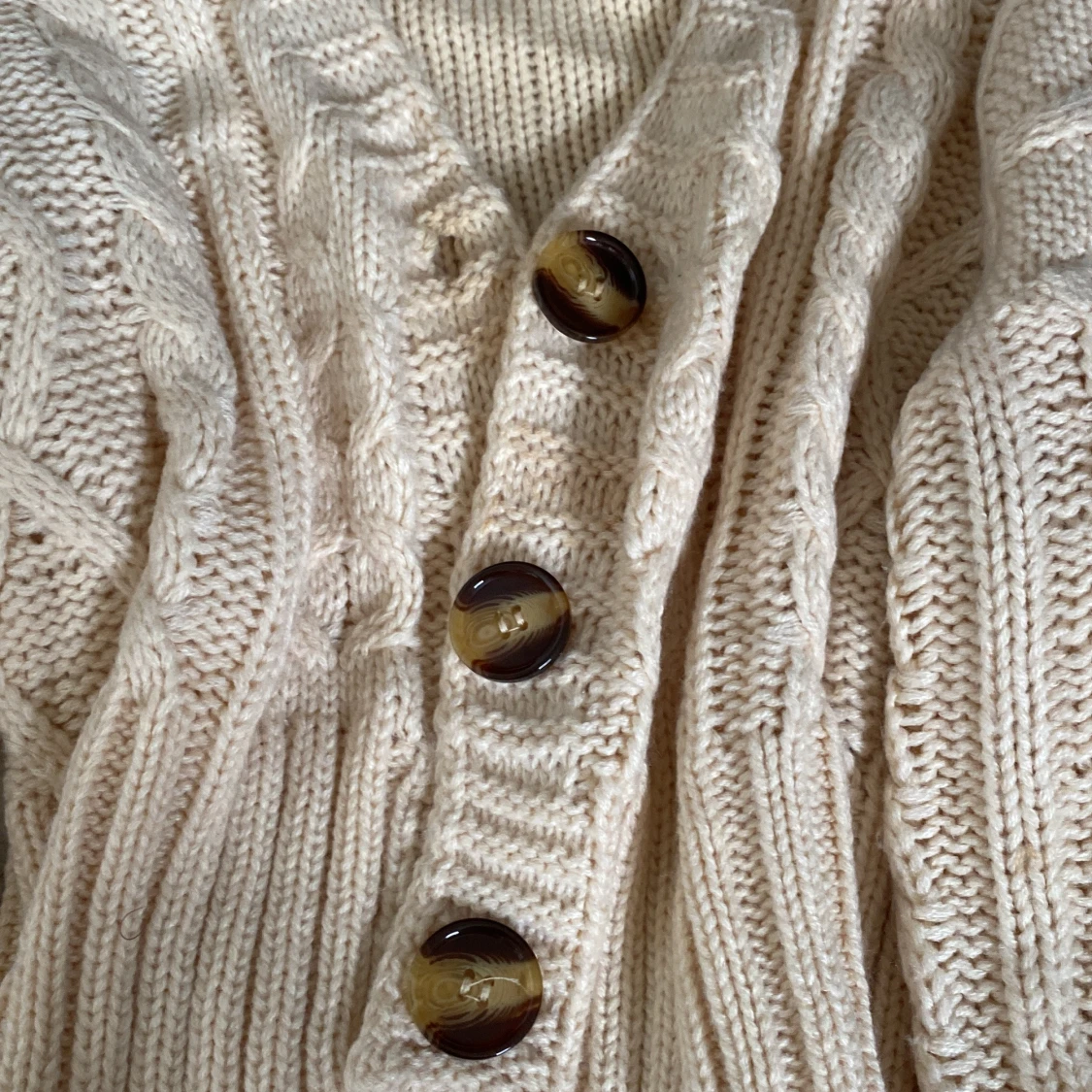 Beige stickad kofta från SHEIN - 2