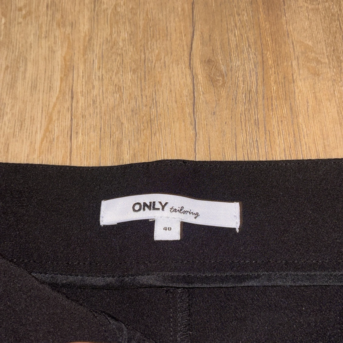 Svarta kostymbyxor från ONLY, stl 40 - 1
