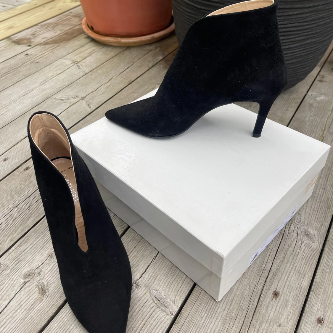 Svarta mocka stövletter med klack - 1