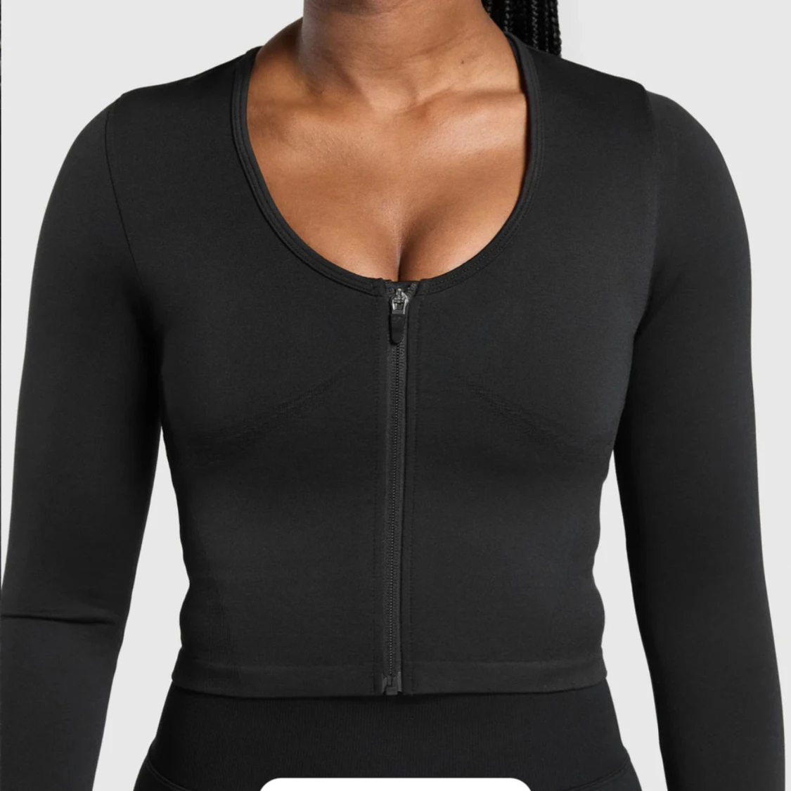 Svart croppad träningstopp från Gymshark - 1