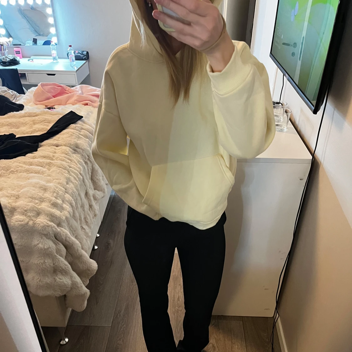 Ljusgul hoodie från 157, storlek S - 1