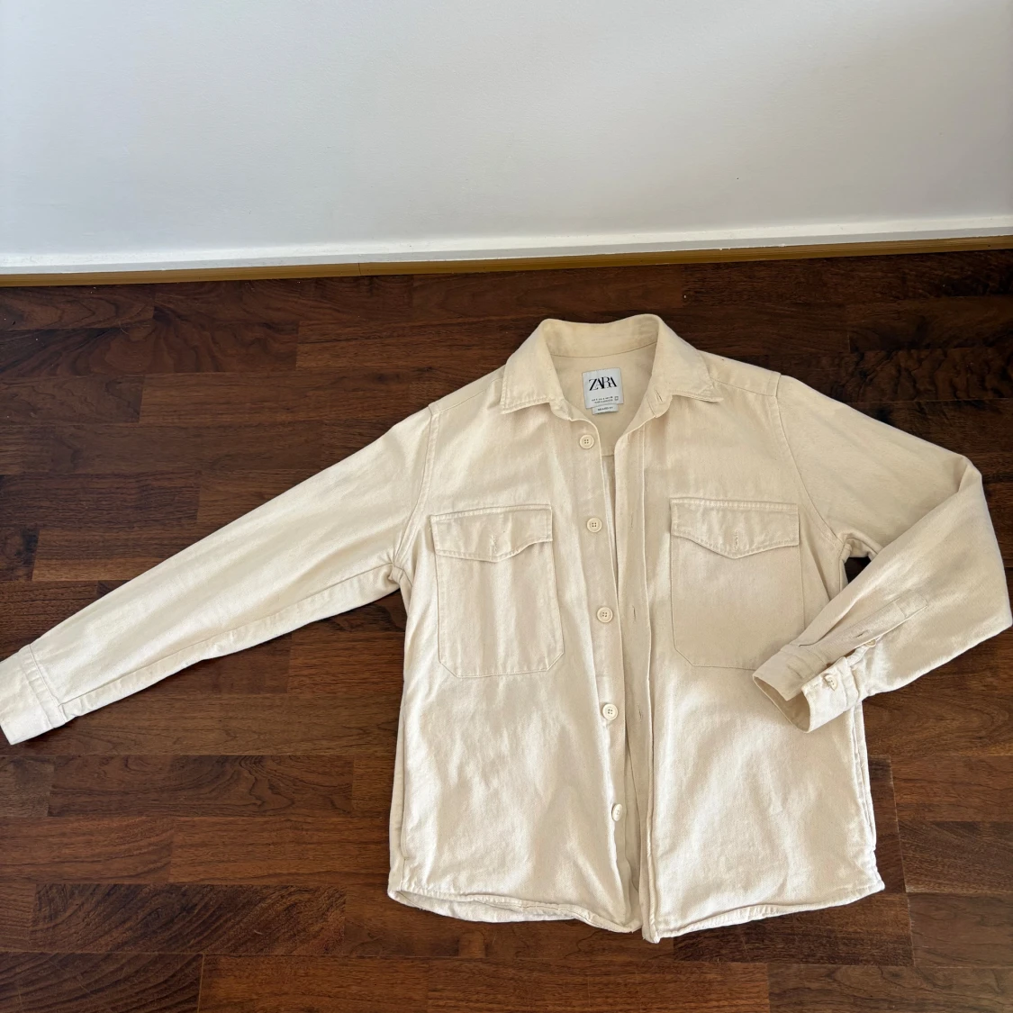 Beige overshirt från Zara med print - 1