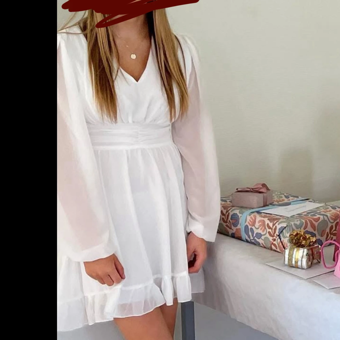 Vit kortklänning med volang