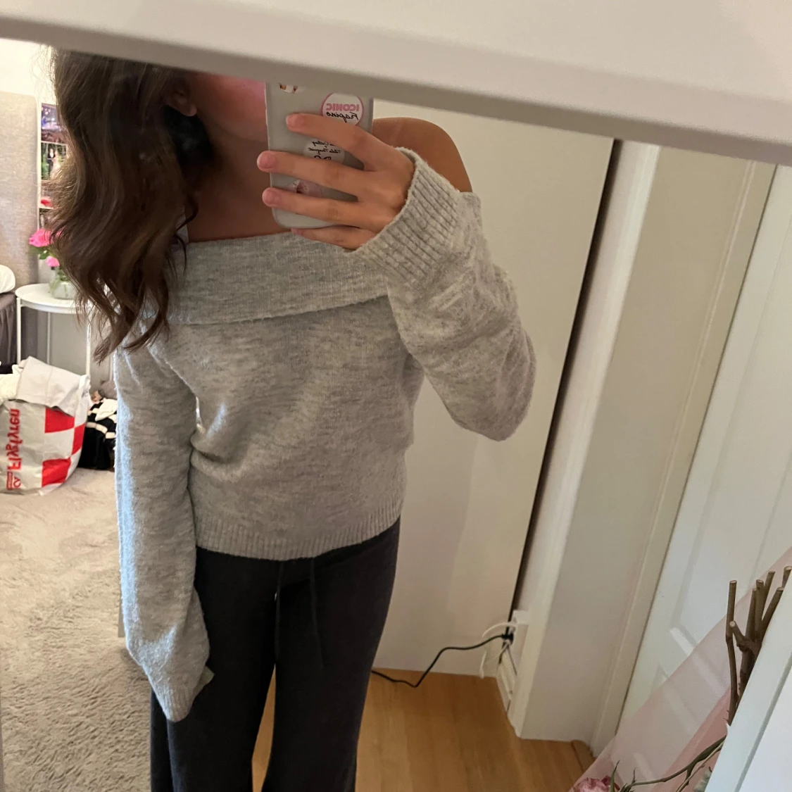 Ljusgrå offshoulder stickad tröja - 3