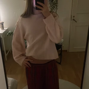 Ljusrosa stickad tröja från Gina Tricot - Storlek xs från Gina tricot