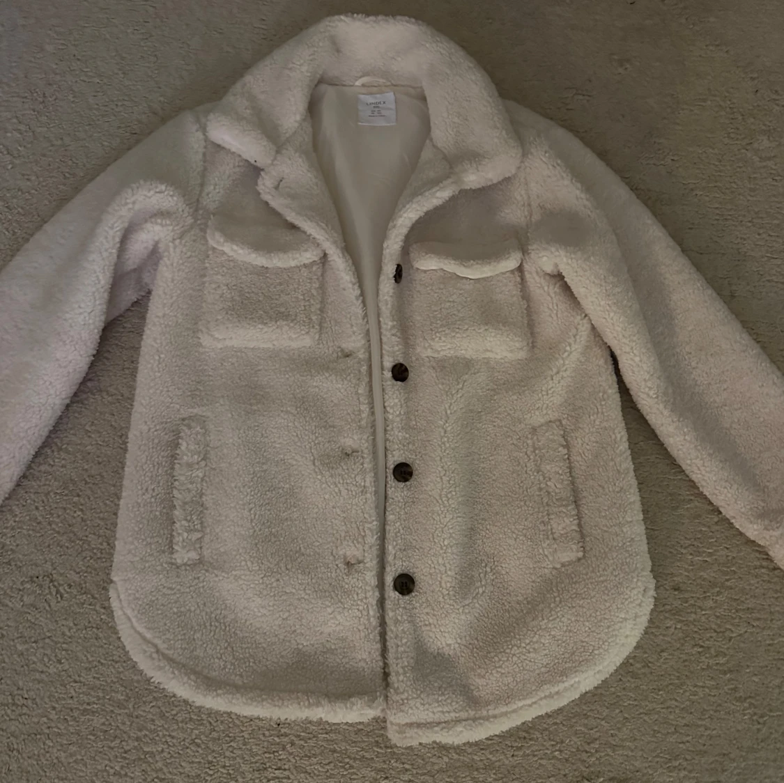 Beige/vit teddyjacka från Lindex