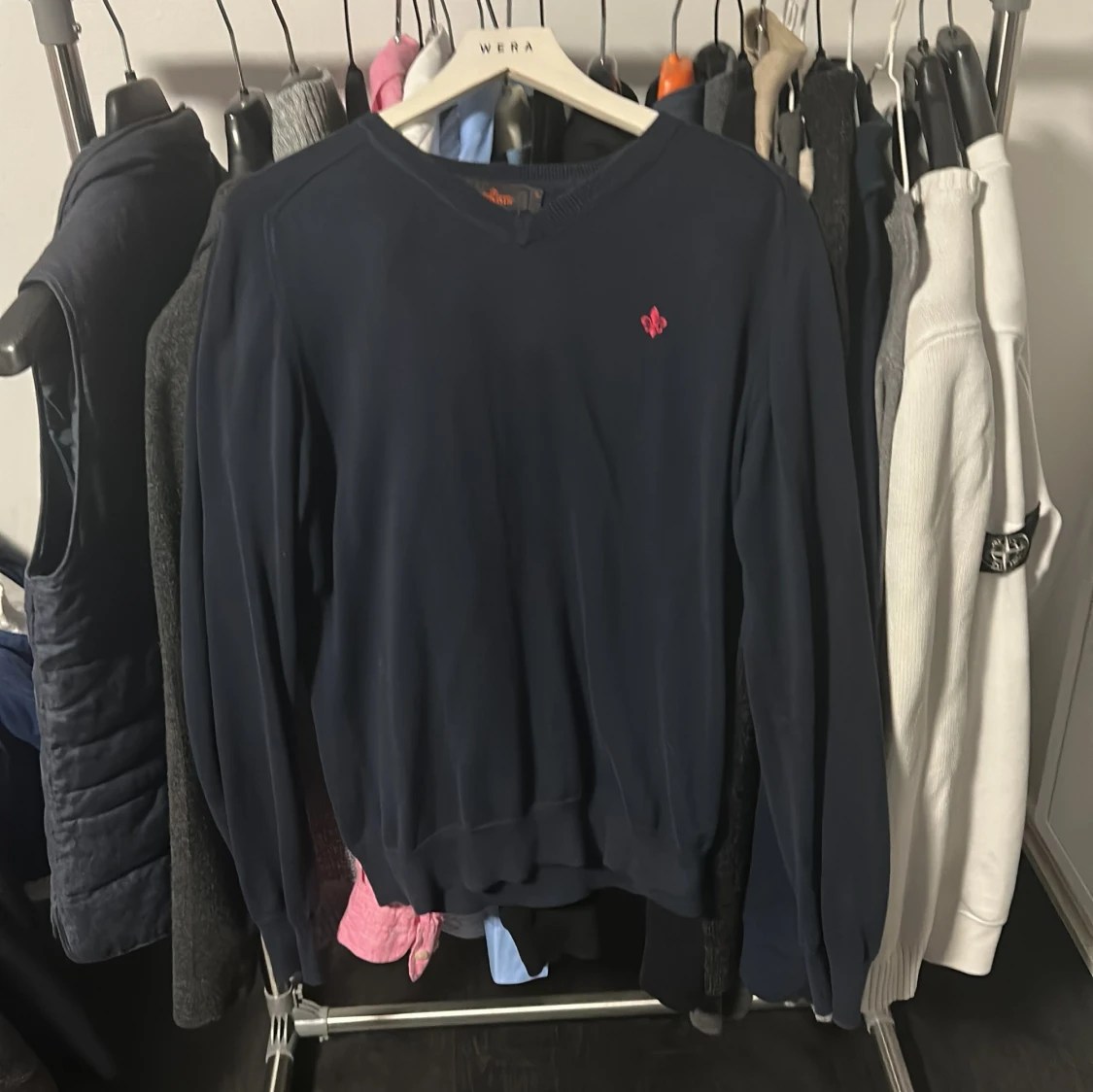 Mörkblå stickad tröja från Morris