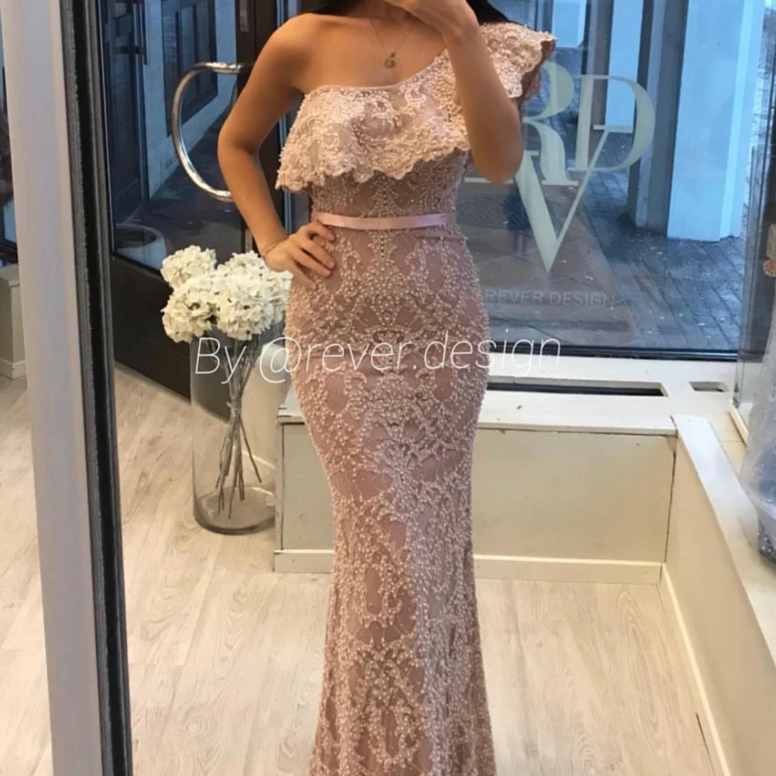 Rosa lång spetsklänning - 1