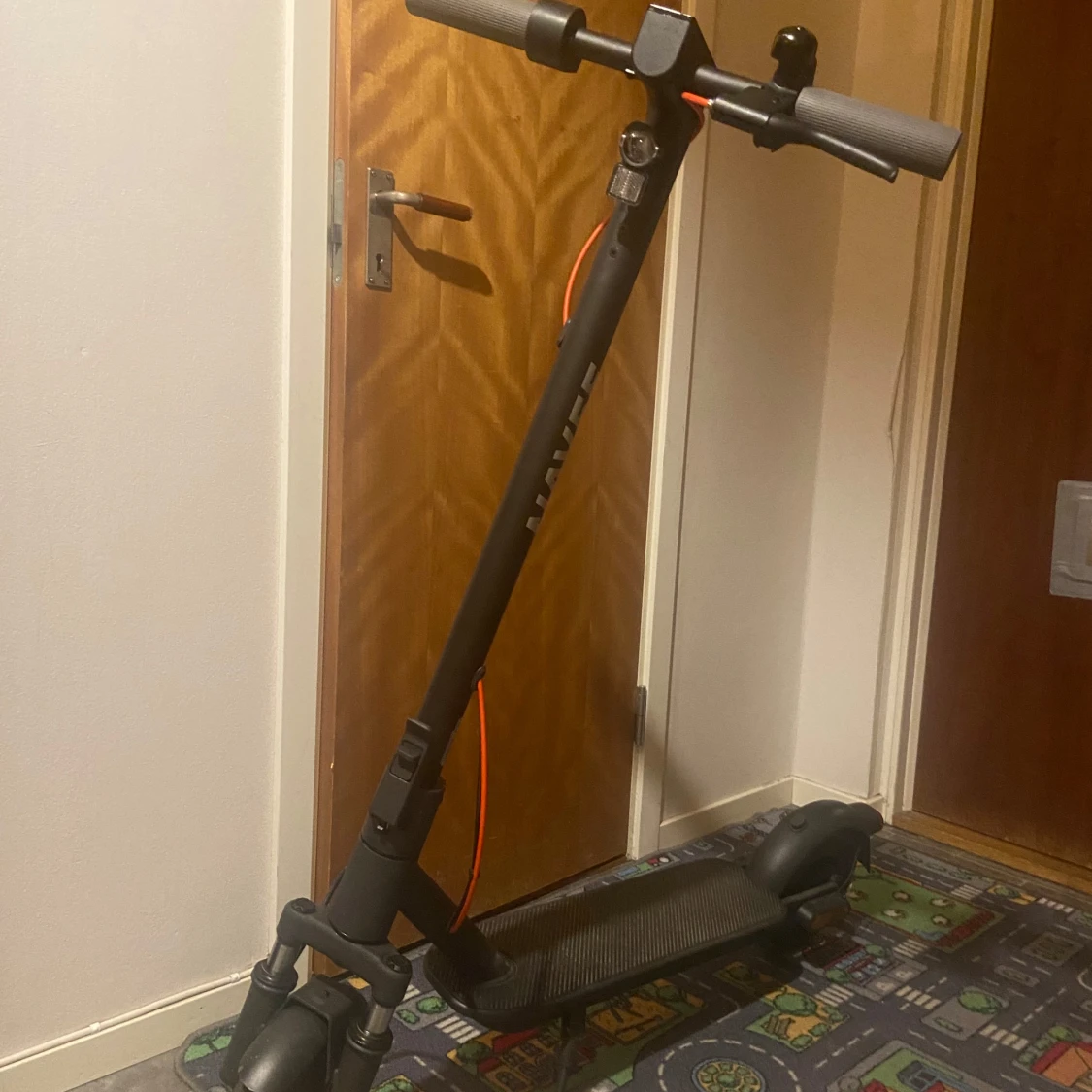 NAVEE elektrisk scooter