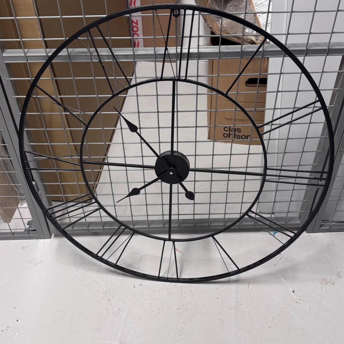 Mio Stor svart väggklocka i metall - 1