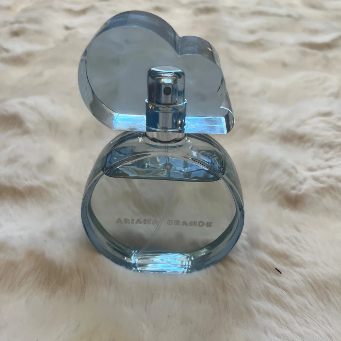 Ariana Grande blå parfymflaska - 1