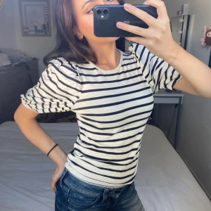 Randig puffärm t-shirt i bomull - Ny skick