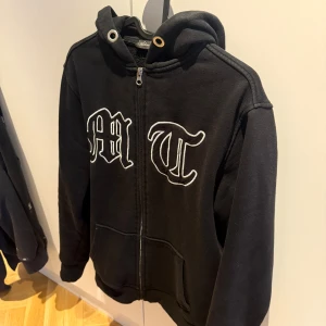 Tuttolente hoodie - Svart hoodie från tuttolente