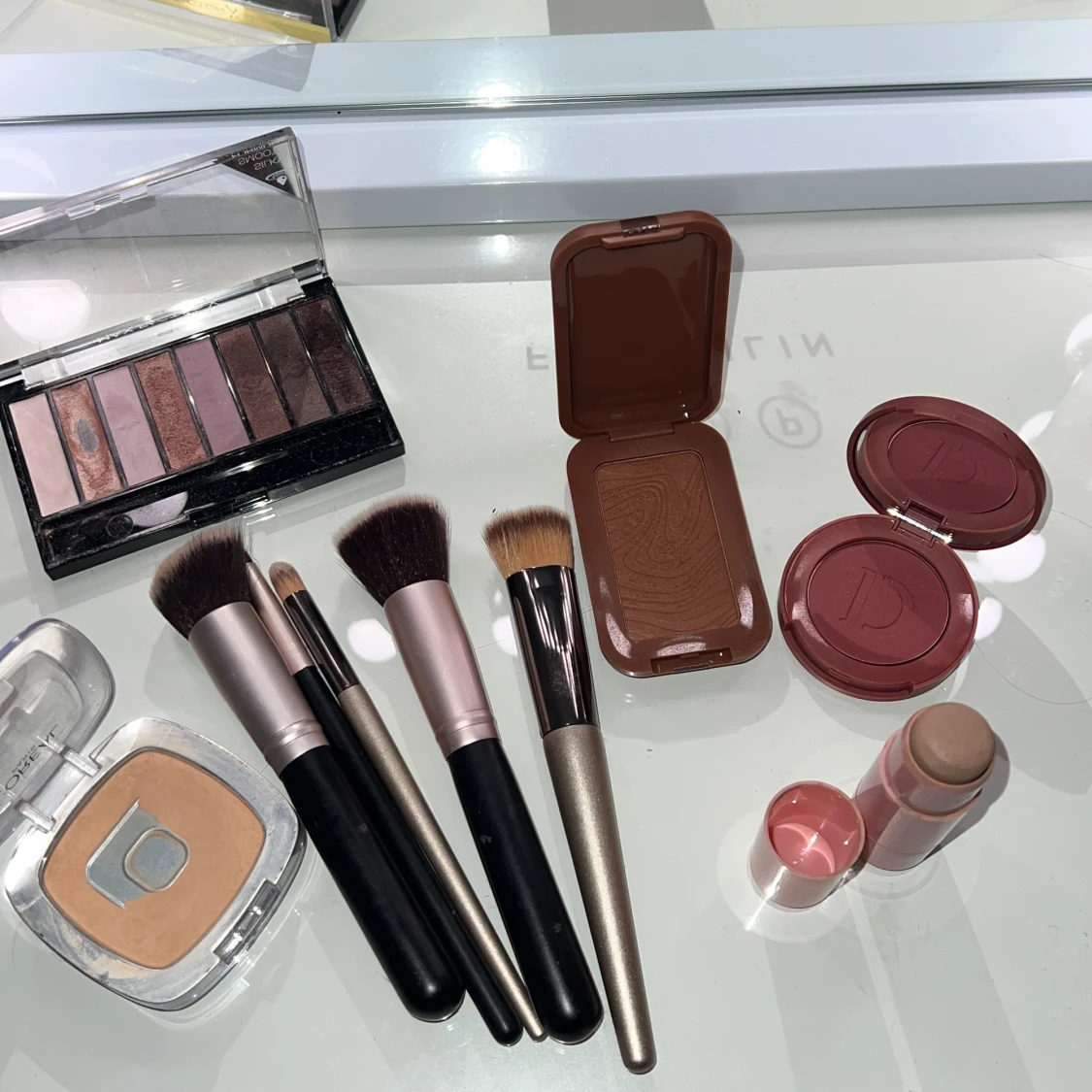 Sminkset med borstar och palett - 1