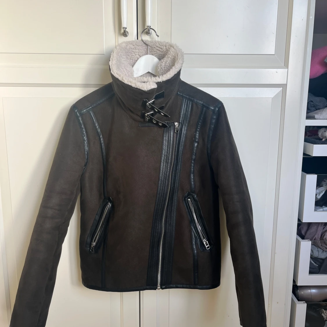 Olivgrön mockajacka med dragkedjor - 1