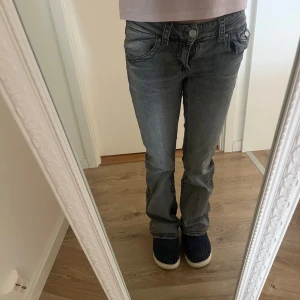 Jeans  - Grå jeans från Gina tricot young i storlek 158/164