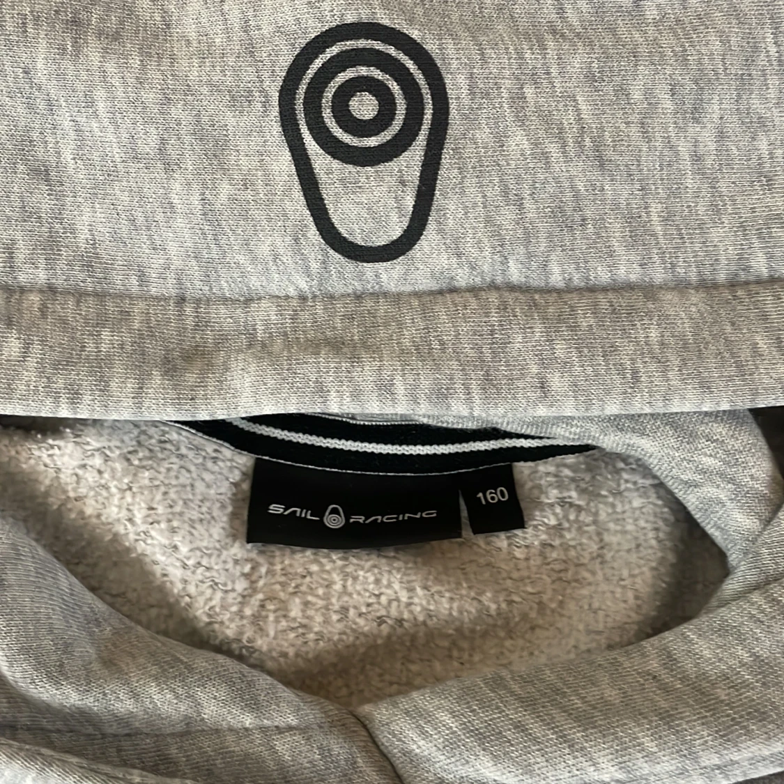 Grå hoodie från Sail Racing - 2