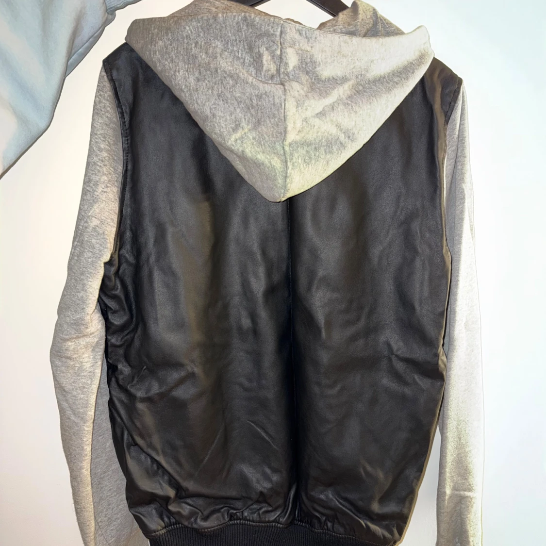 Svart och grå jacka H&M storlek M - 1