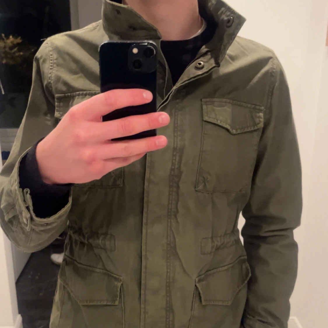 Olivgrön parkajacka med fickor