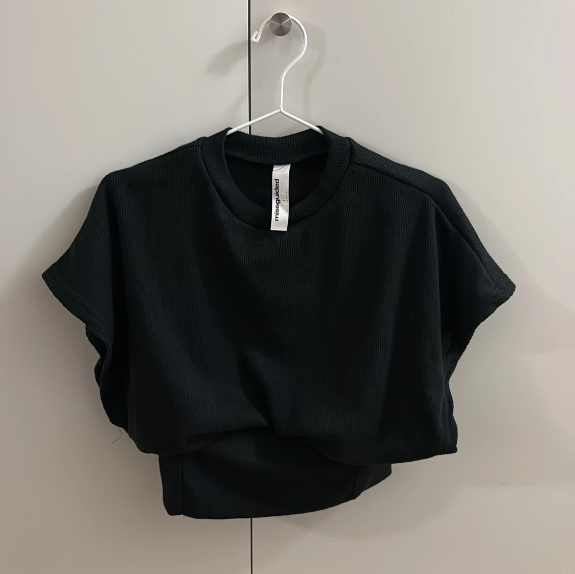 Svart croppad topp från Missguided - 1