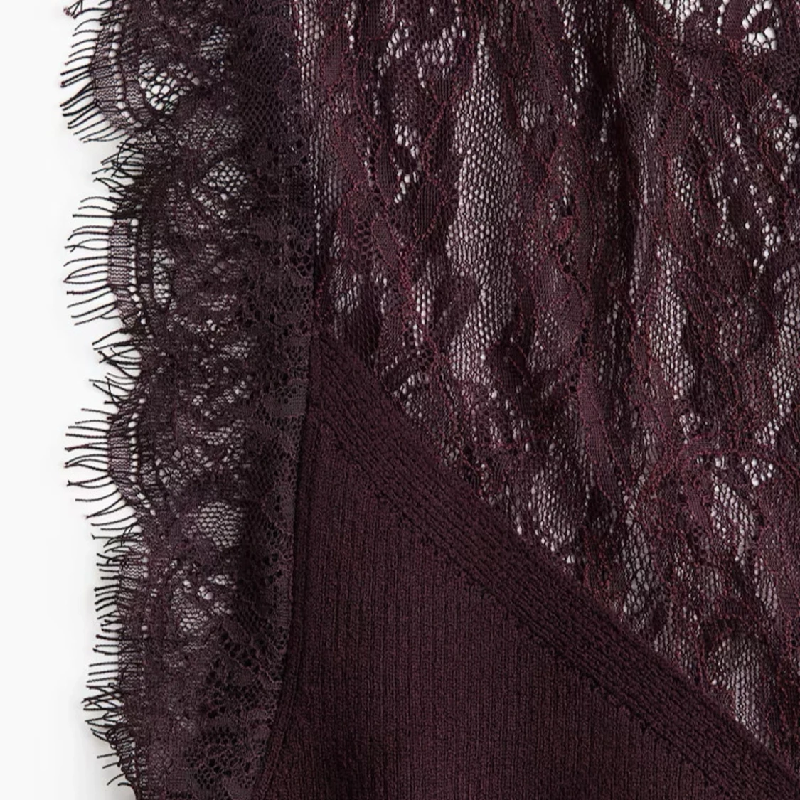 Vinröd ribbad topp med spetsdetaljer - 2