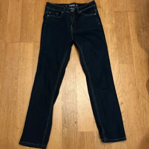Jeans från Kappahl  - Storlek 38. Jag har använt dom kanske 1 gång ute.