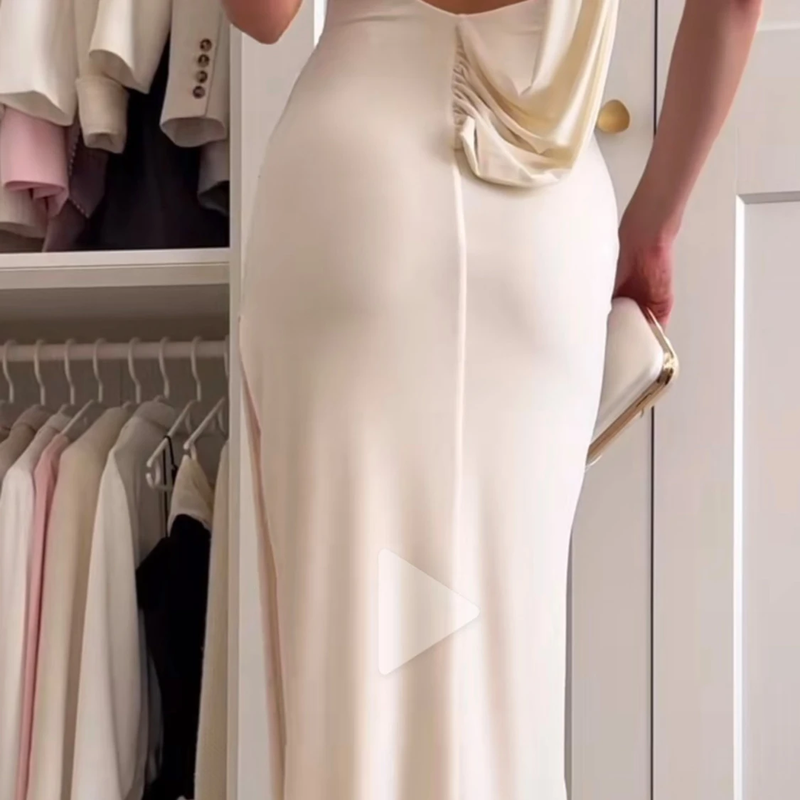 Lång champagnefärgad klänning från meshkii - 2