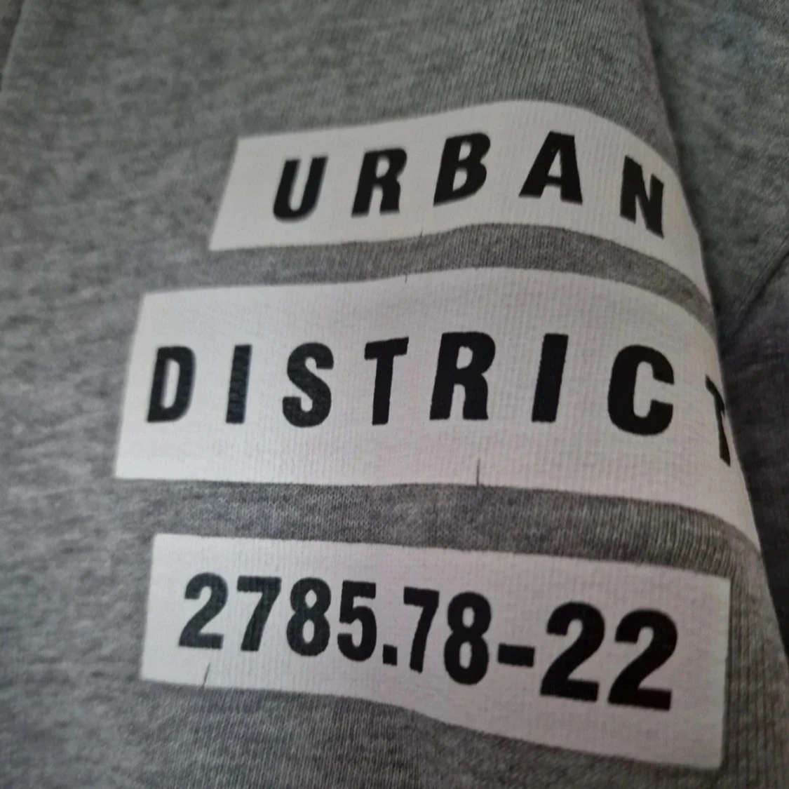 Grå hoodie med tryck - 2