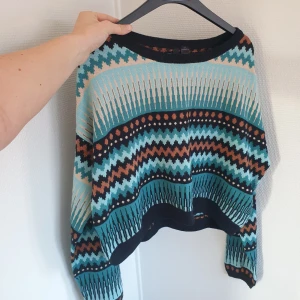 stickad tröja  - knappt använd 