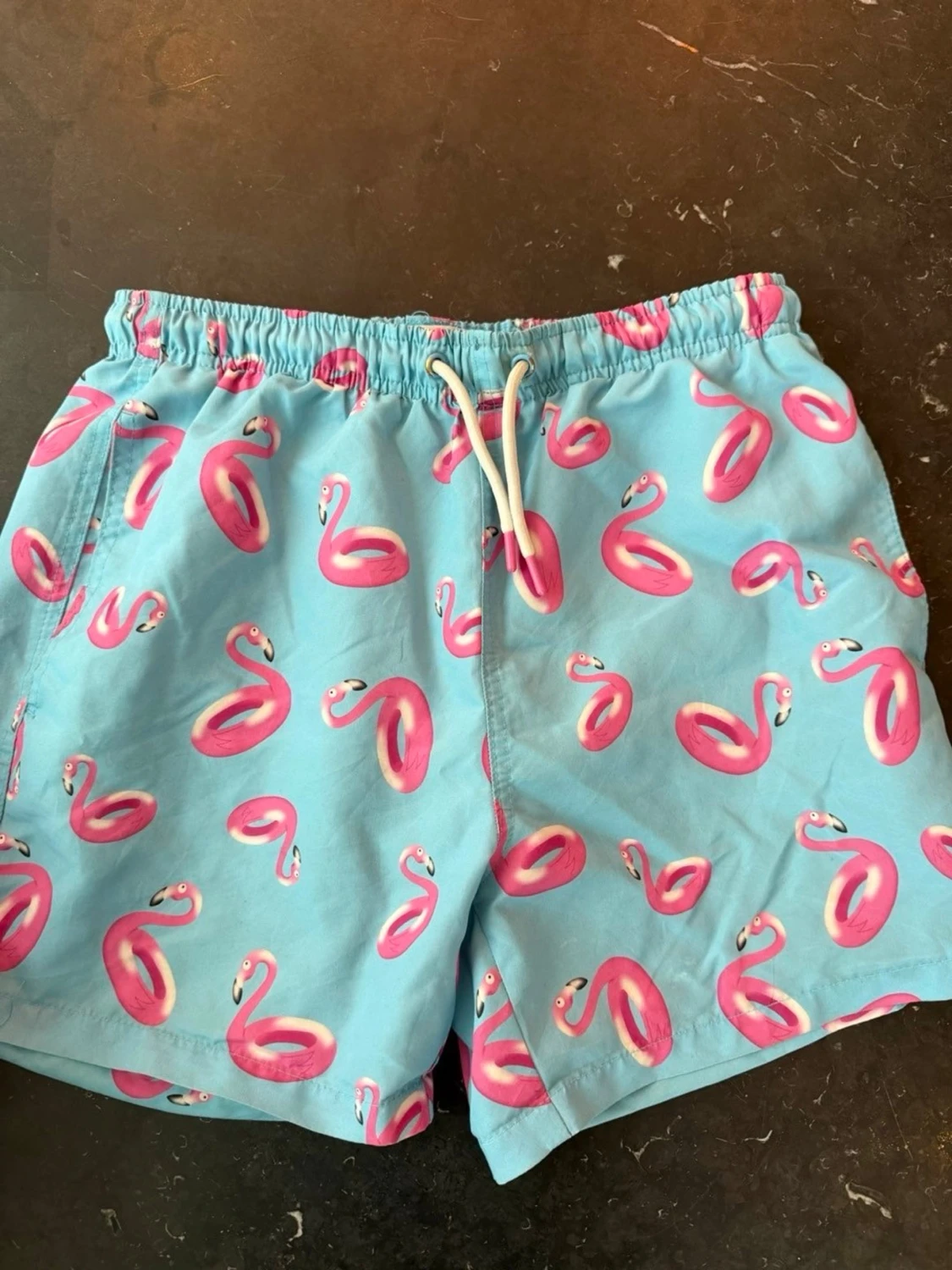 Blå badbyxor med rosa flamingos