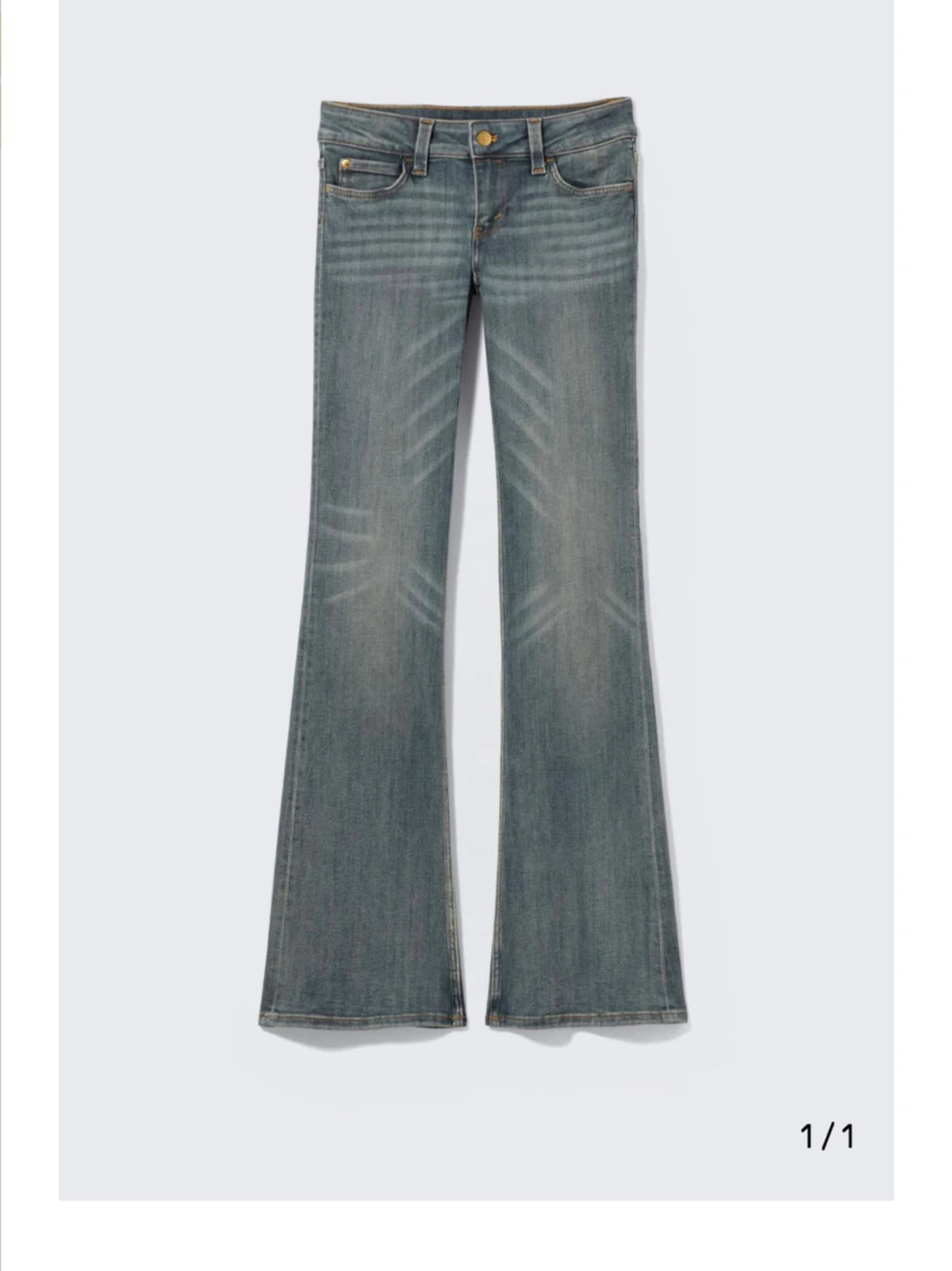 Blå bootcut jeans med låg midja