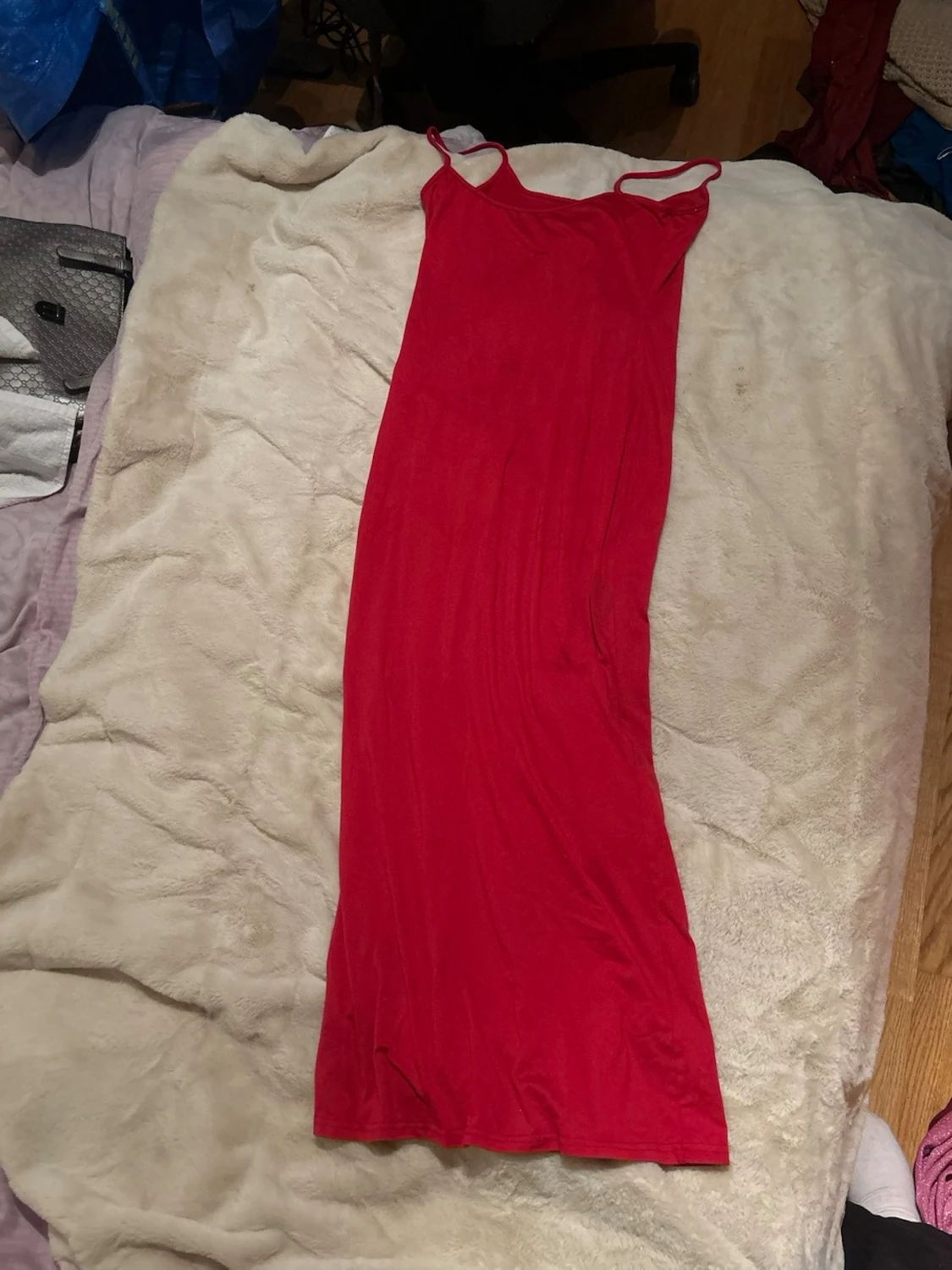 Röd långklänning med smala axelband