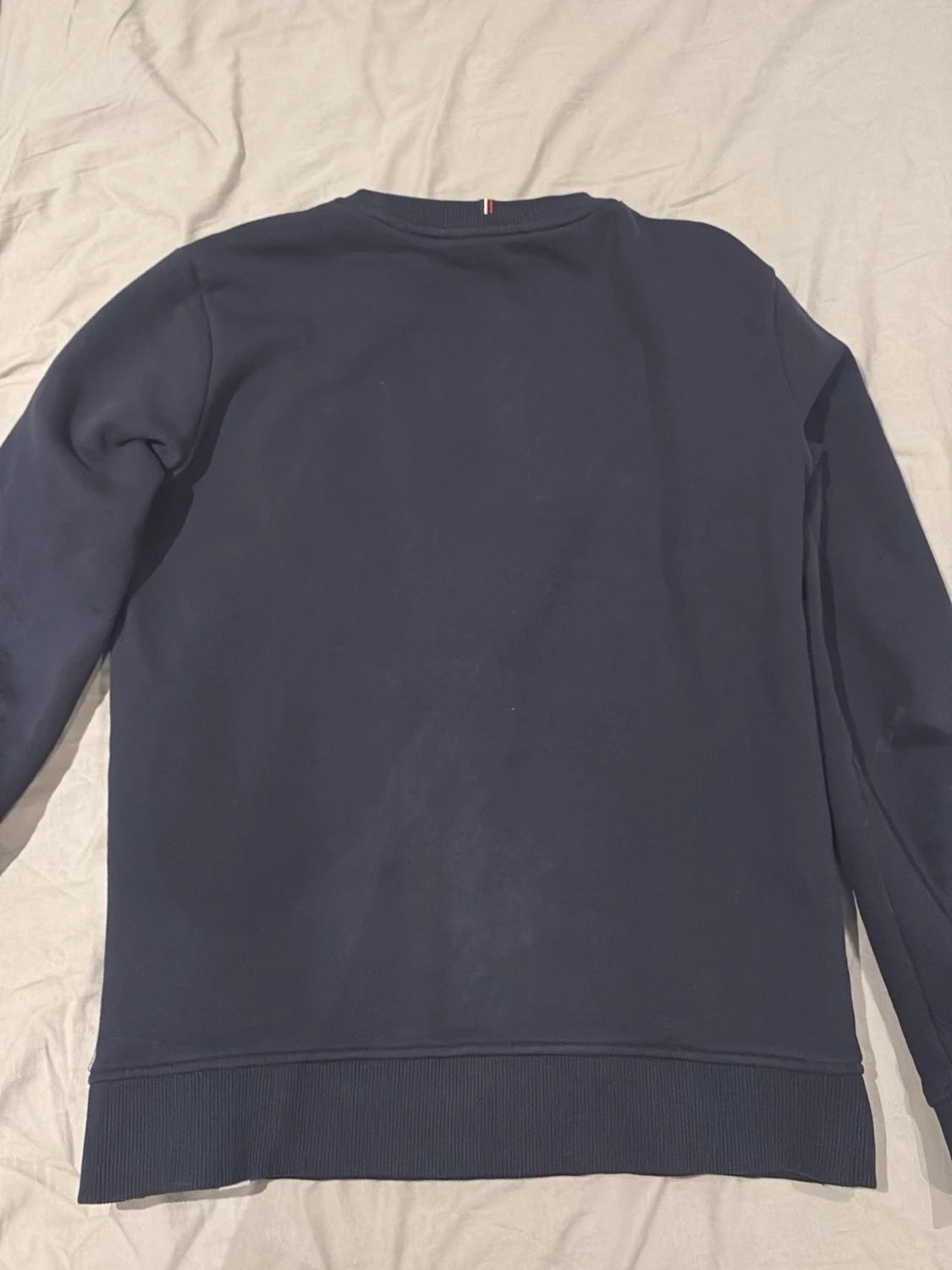 Mörkblå sweatshirt från Les Deux - 1