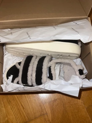 Helt nya Inuikii sneakers  - Säljer mina helt nya inuikki skor i storlek 38