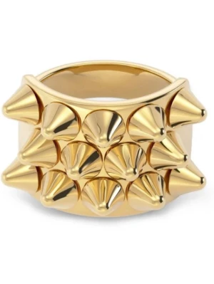 Guldig ring med nitar - Cool ring i guld-look med stora, spetsiga nitar runt hela ringen. Statement-accessoar som verkligen sticker ut och ger en edgy vibe till din outfit. Perfekt för dig som gillar att synas och vill ha något unikt på fingret.