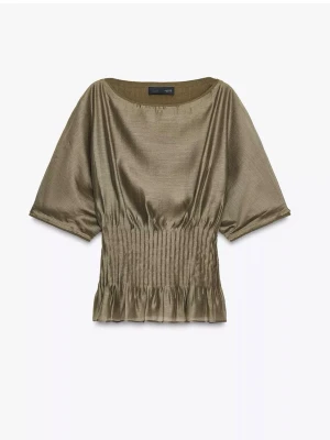 Grön blus från Zara - Pris kan diskuteras💕 Säljer en olivgrön blus från Zara med glansig finish och bred resår i midjan som ger en snygg siluett. Blusen har korta ärmar och rund halsringning. Helt slutsåld på hemsidan. Oanvänd. Har kvar prislappen. I storlek S men skulle säga att den passar S/M💕💕