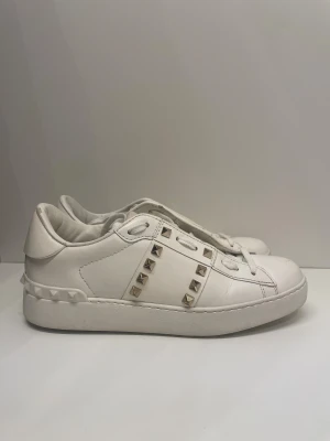 Valentino garavani rockstud - Valentino garavani rockstud i storlek 38, bra skick!