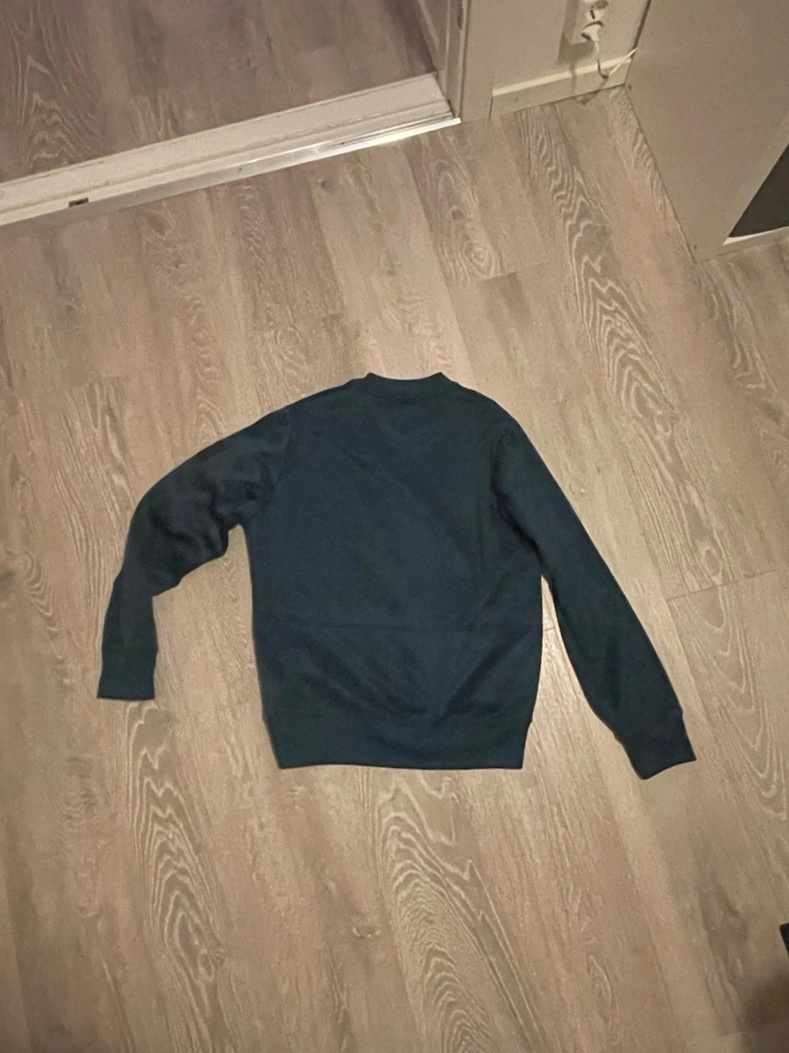 Mörkblå sweatshirt från Lyle & Scott - 1