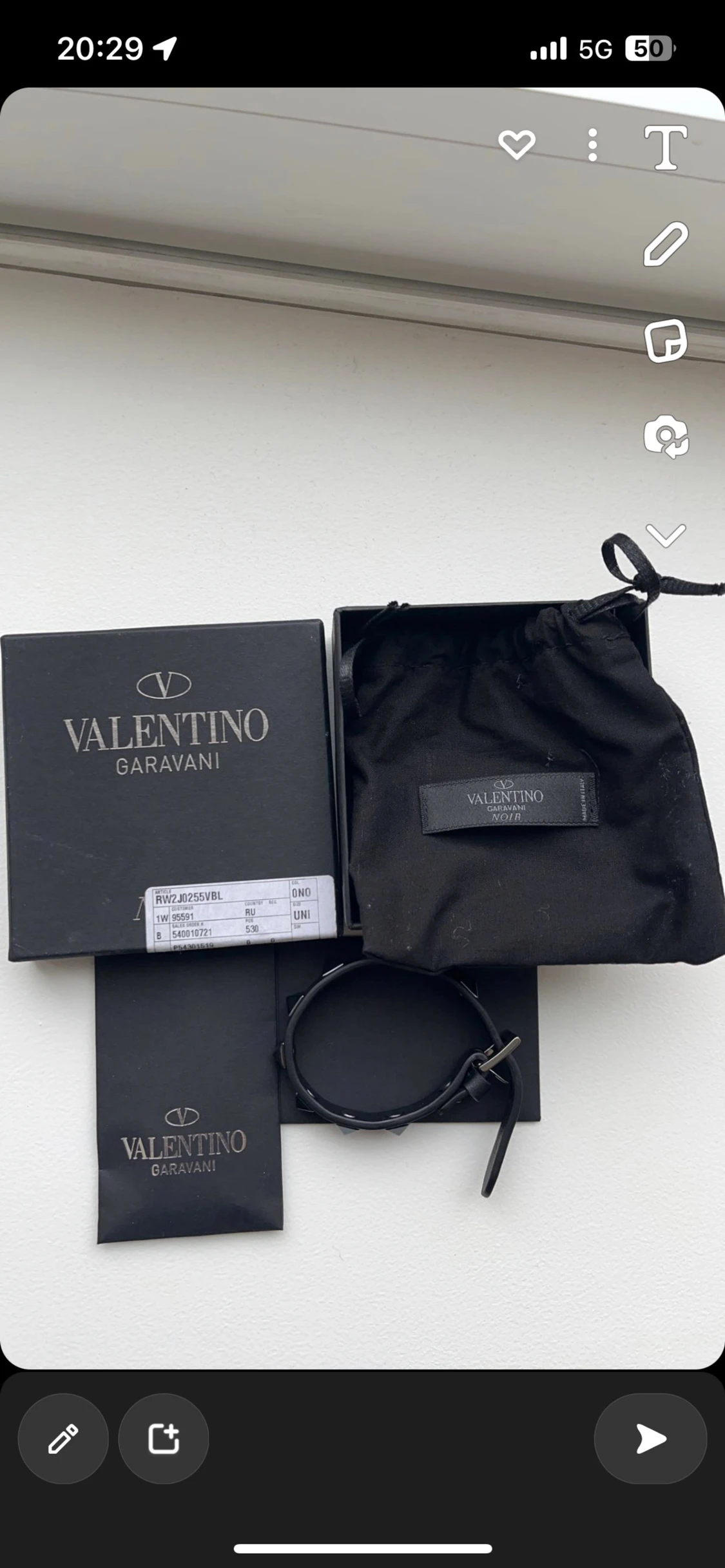 Svart valentino armband