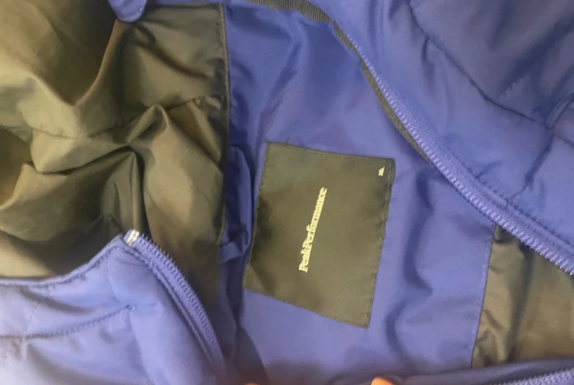 Blå pufferjacka från Peak Performance - 6