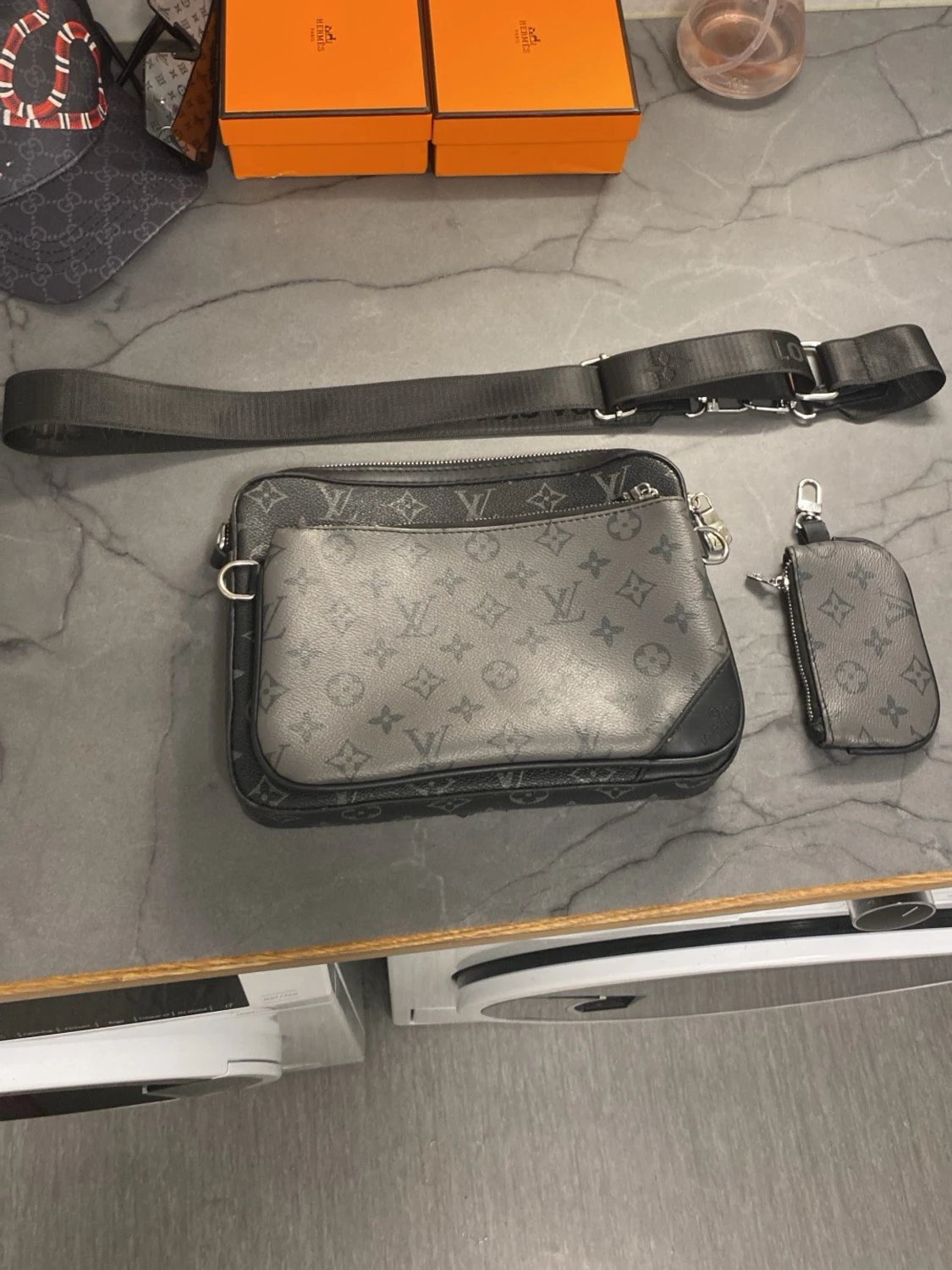 Louis Vuitton svart axelväska monogram - 4