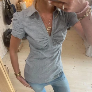 Skjortblus❣️❣️  - SUPER snygg, små randig💕