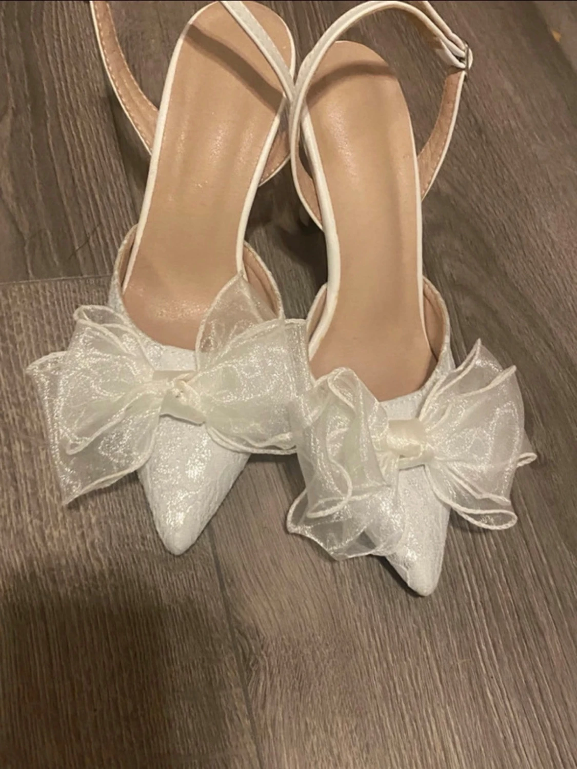 Vita klackskor med rosett  - 1