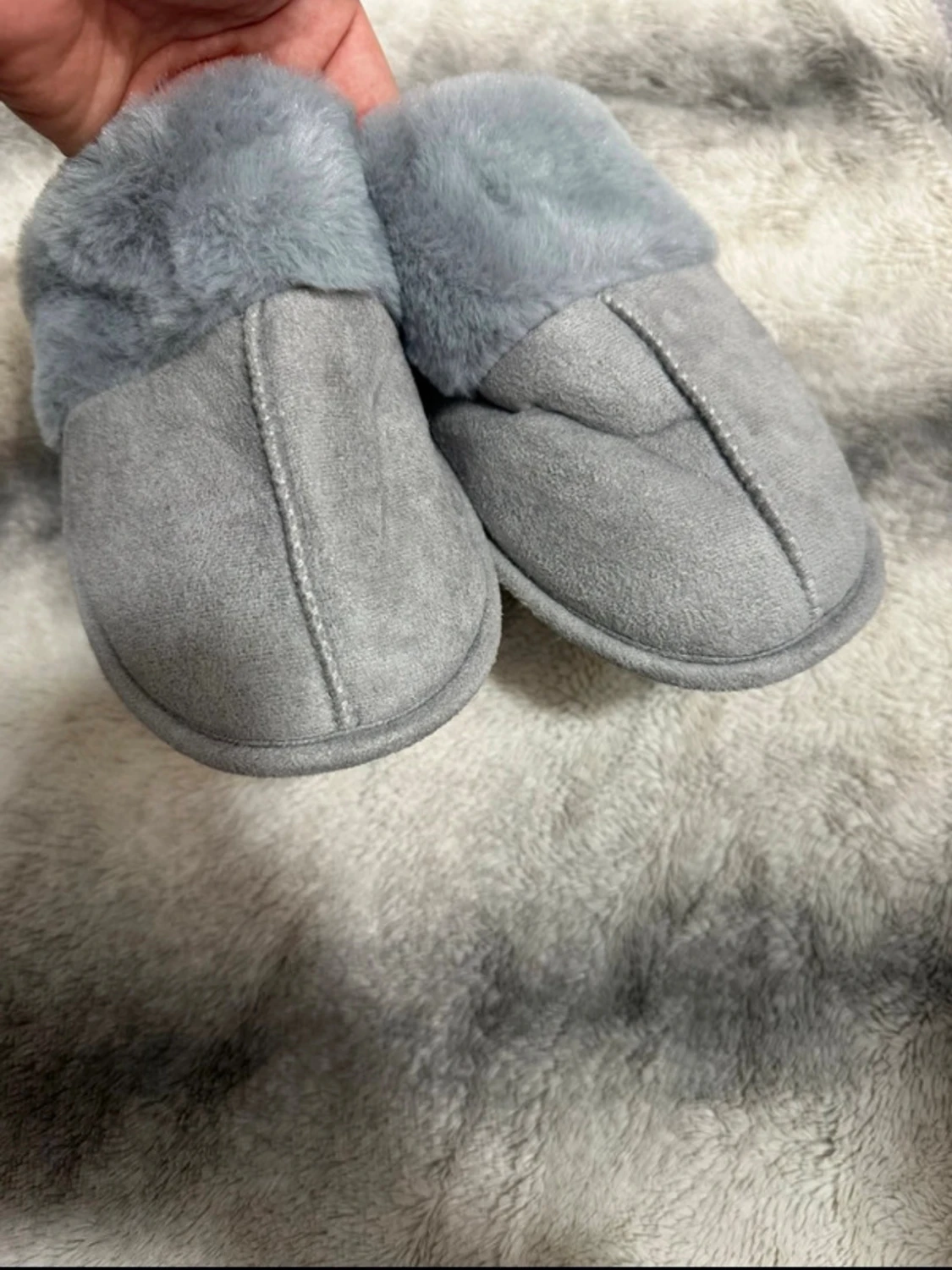 Grå fluffiga tofflor i storlek 39/40 - 2