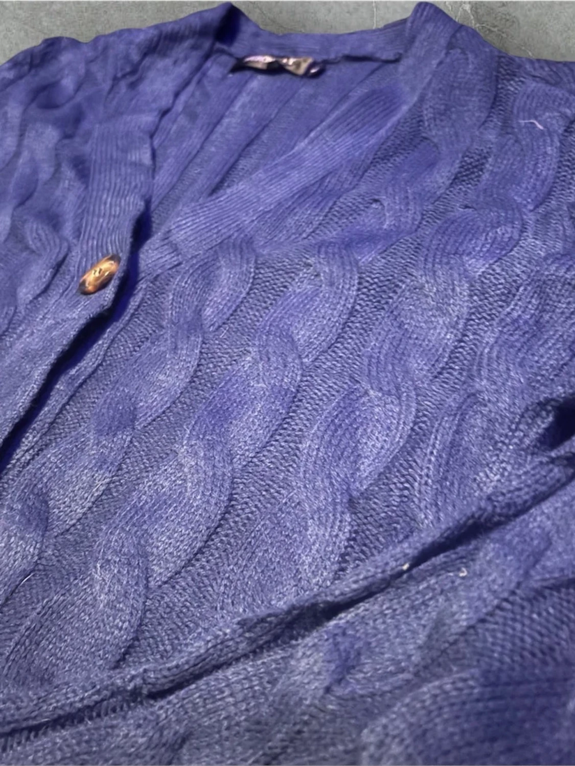 Blå kabelstickad kofta med knappar - 1